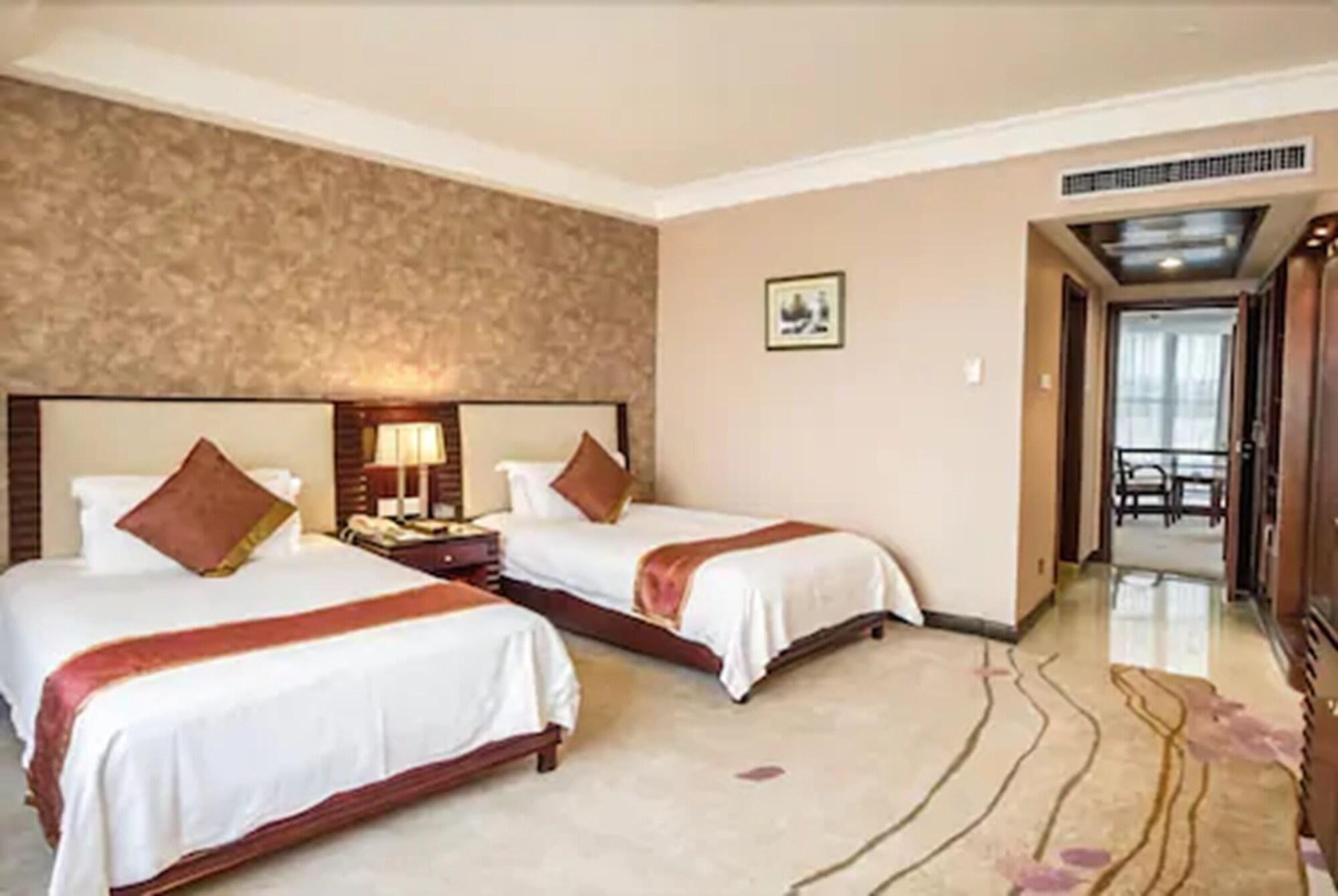 Hongyi Hotel Wuhan Bagian luar foto