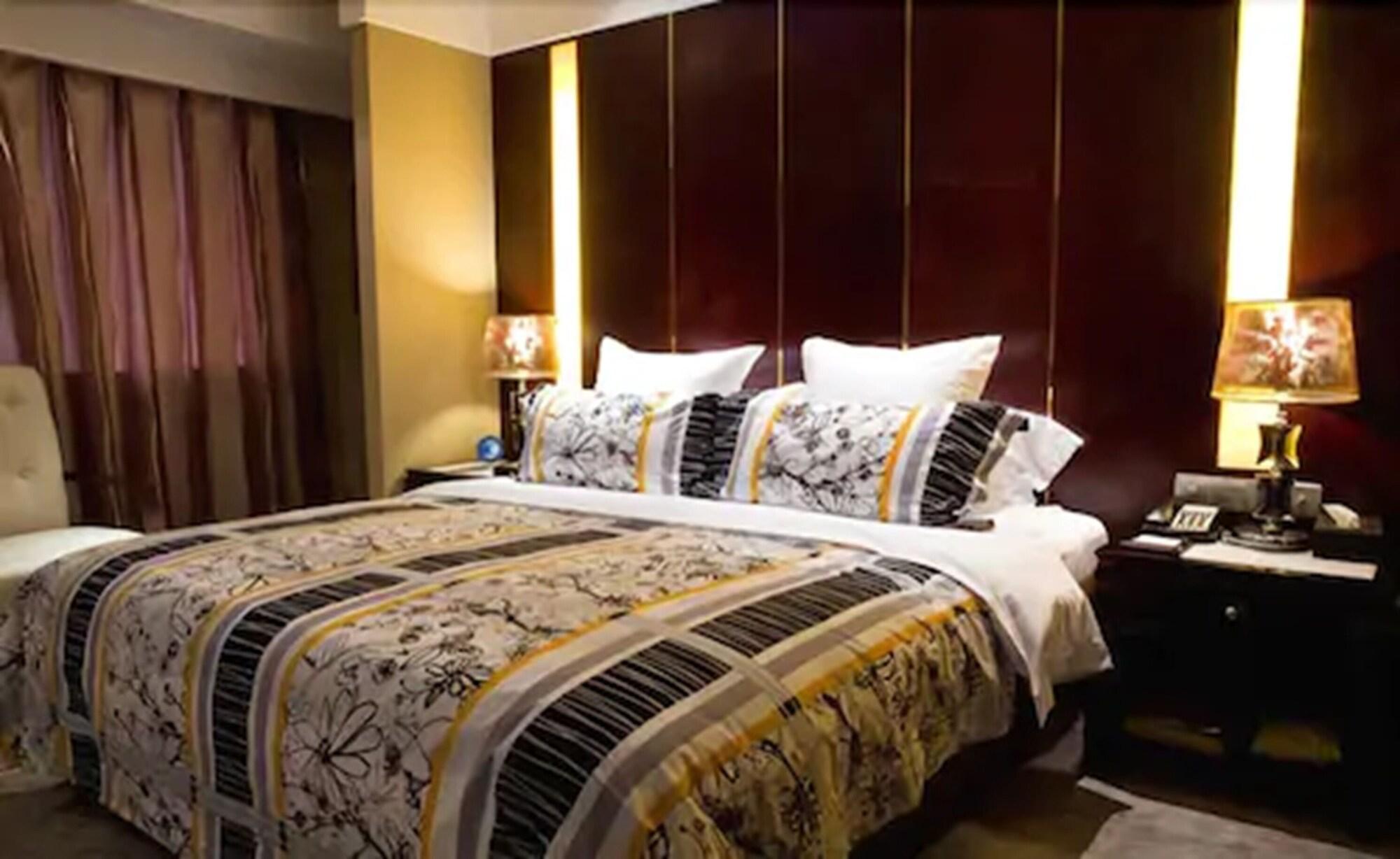 Hongyi Hotel Wuhan Bagian luar foto