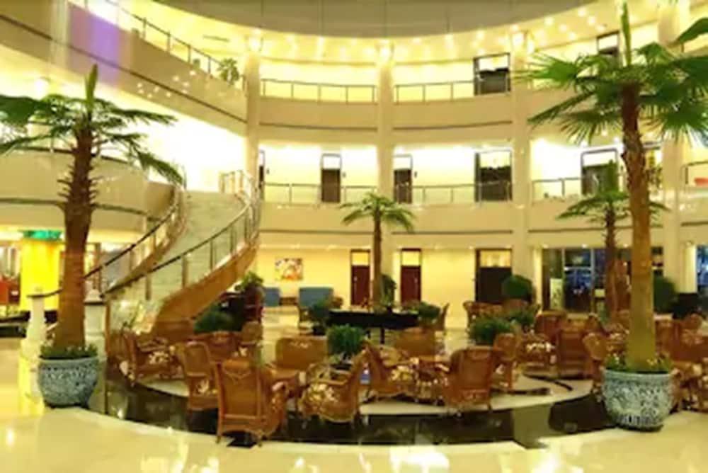 Hongyi Hotel Wuhan Bagian luar foto