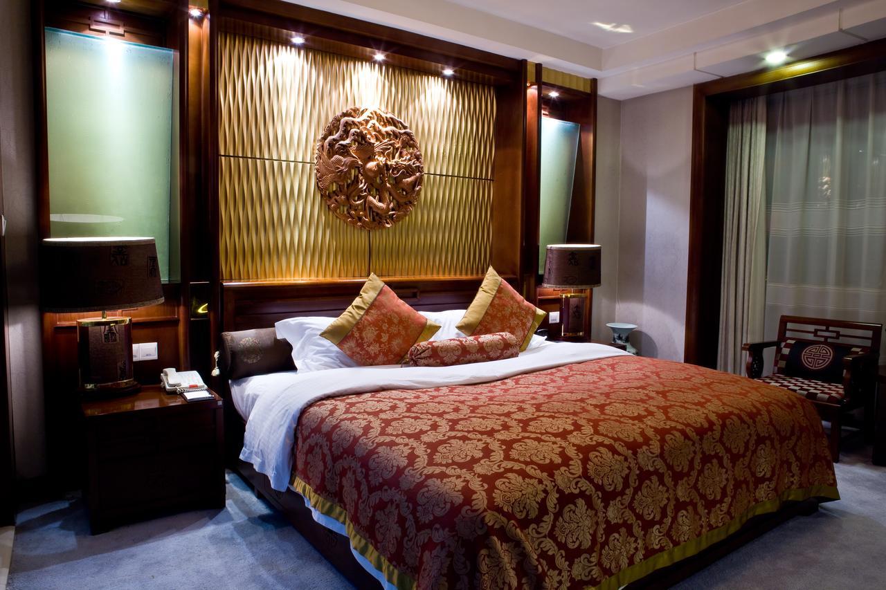 Hongyi Hotel Wuhan Bagian luar foto