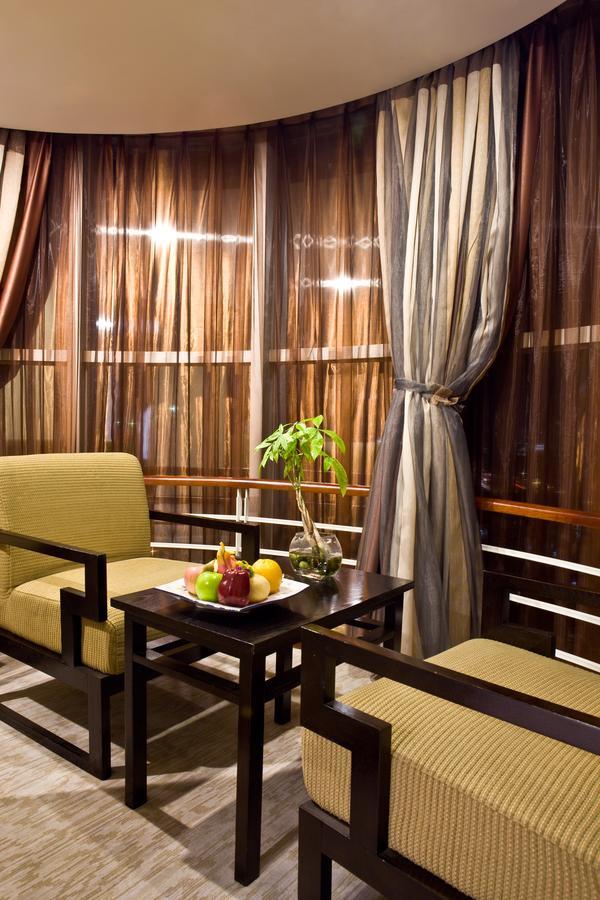 Hongyi Hotel Wuhan Bagian luar foto