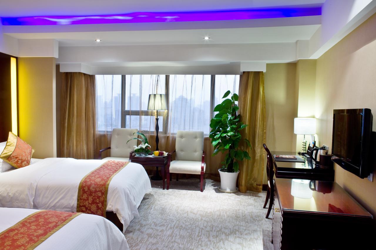 Hongyi Hotel Wuhan Bagian luar foto