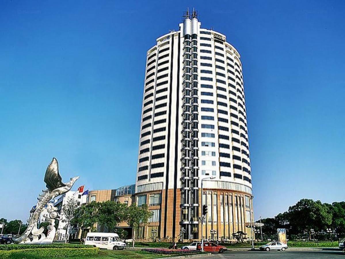 Hongyi Hotel Wuhan Bagian luar foto
