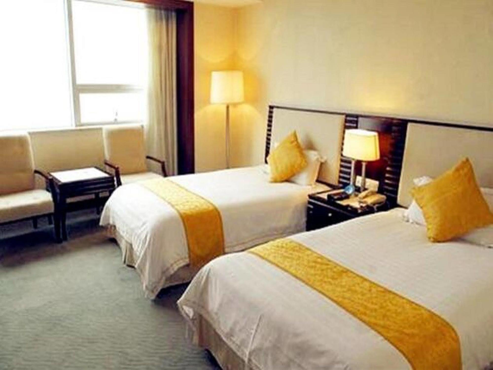 Hongyi Hotel Wuhan Bagian luar foto