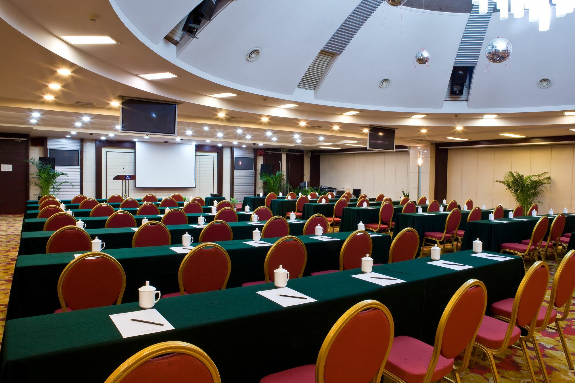 Hongyi Hotel Wuhan Bagian luar foto