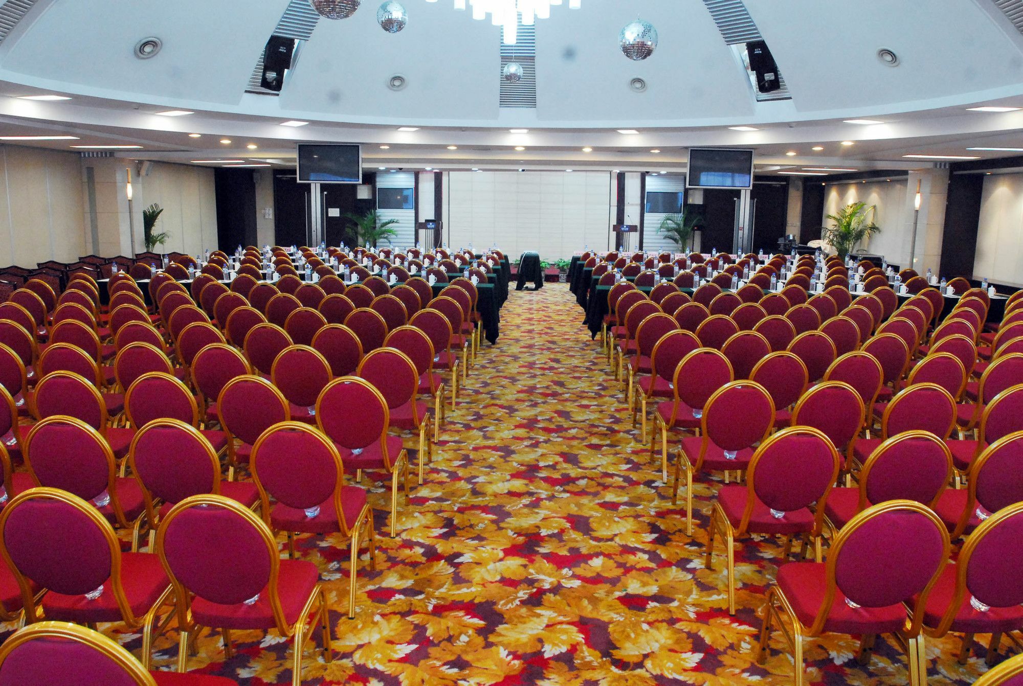 Hongyi Hotel Wuhan Bagian luar foto
