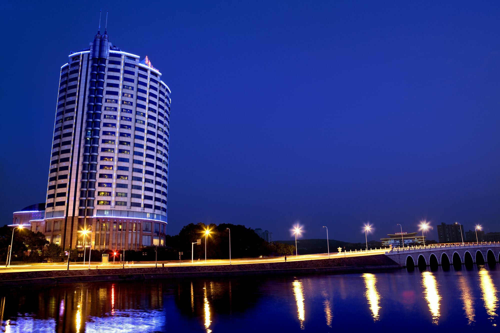 Hongyi Hotel Wuhan Bagian luar foto