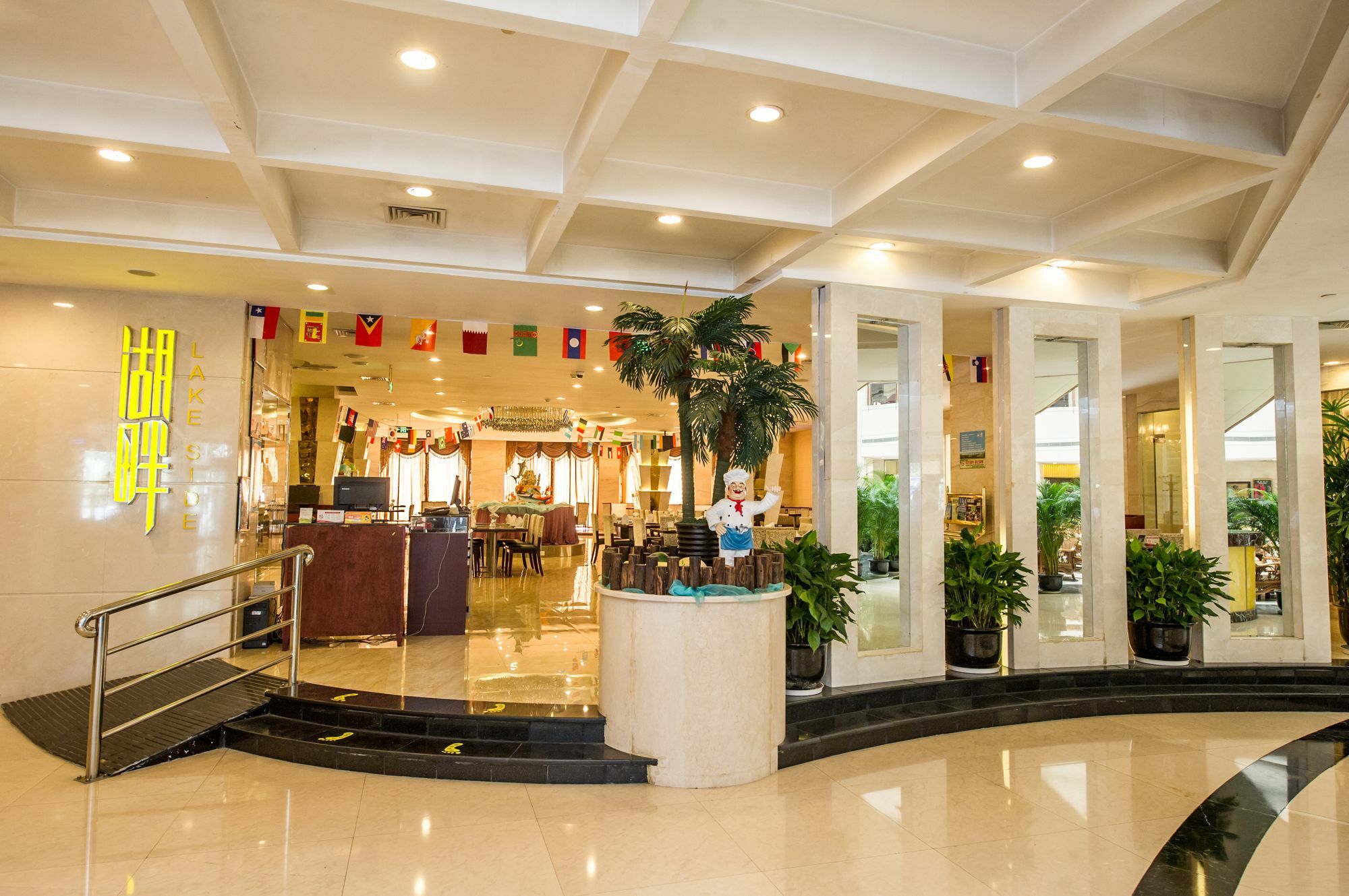 Hongyi Hotel Wuhan Bagian luar foto